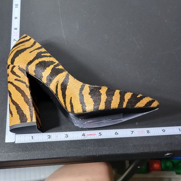 New in Box Charles David Women's Medal Animal Print Block High Heel Pump Size 5 - Picture 8 of 14